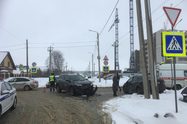 В Тамбове девушка на quotТойотеquot спровоцировала ДТП  ИА ОнлайнТамбов.ру