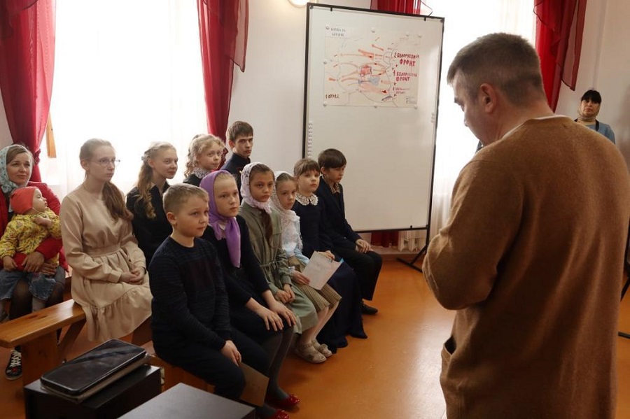 В Тамбовской области ученики воскресной школы собрали деньги на гостинцы для российских солдат