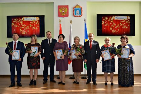 В Рассказовском районе наградили лучших педагогов и воспитателей муниципалитета