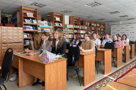 Первокурсникам Тамбовского филиала Президентской академии вручили студенческие билеты