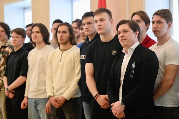 Хоккеисты и тренеры МХК "Тамбов" награждены серебряными медалями Кубка регионов
