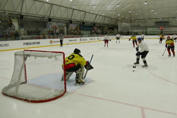 Хоккейная команда Котовска "Алмаз" одержала победу над ХК "Бокино" 