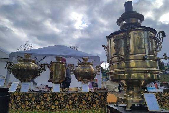 Тамбовчан на Покровской ярмарке напоили чаем из 300-литрового самовара