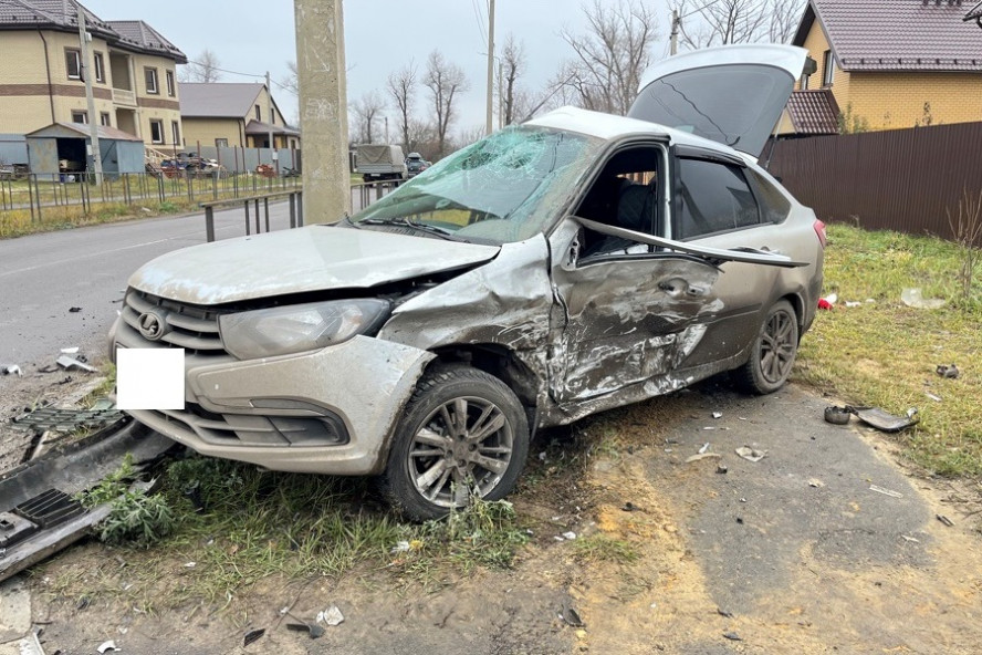 На севере Тамбова столкнулись Lada Granta и Nissan