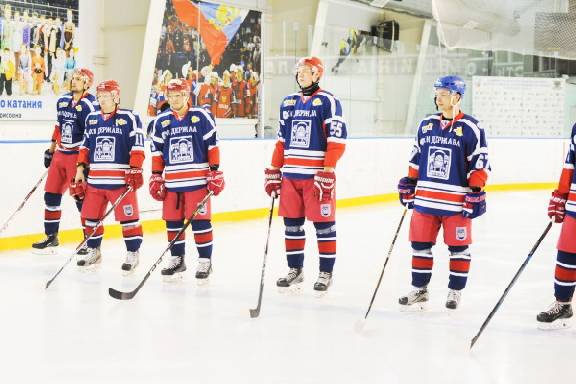 Хоккеисты из ТГУ проиграли первый матч на международном турнире в Красноярске