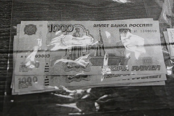 В Тамбовской области женщина украла деньги из кармана знакомого