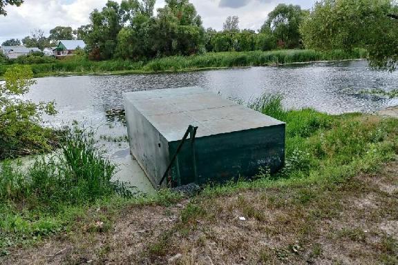 Житель Моршанска незаконно соорудил на реке гараж для катера