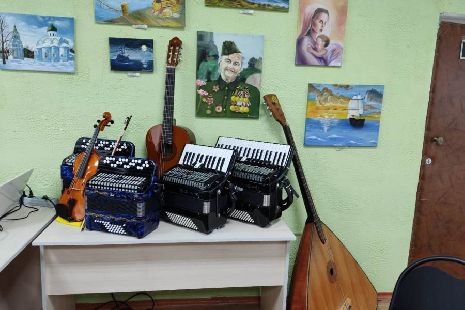 Детская школа искусств в посёлке Строитель получила новые музыкальные инструменты