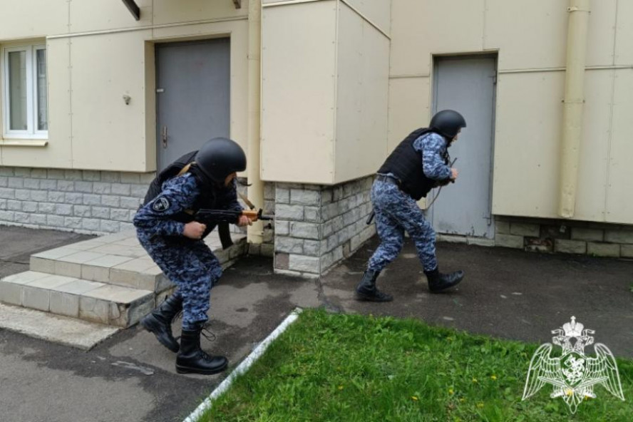 В Тамбове росгвардейцы задержали подозреваемого в краже из супермаркета