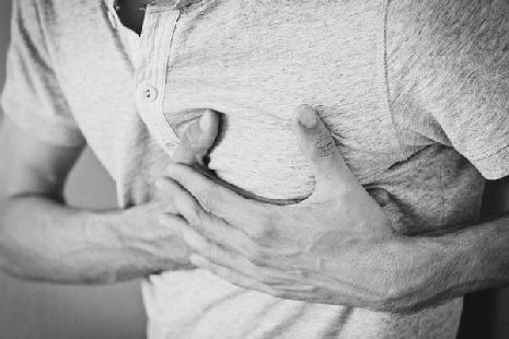 Кардиолог назвал признаки, указывающие на сердечные заболевания