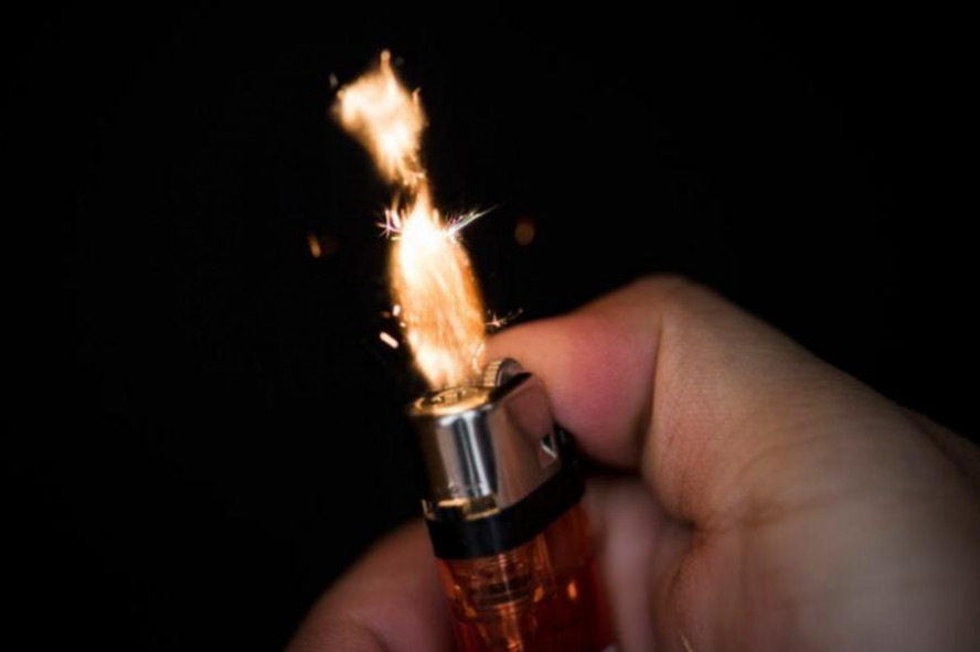В Тамбовской области из-за сниффинга хотят запретить продавать зажигалки детям