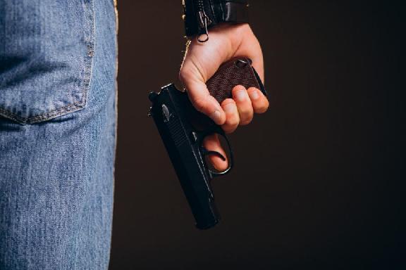 Тамбовчанин угрожал женщине пистолетом
