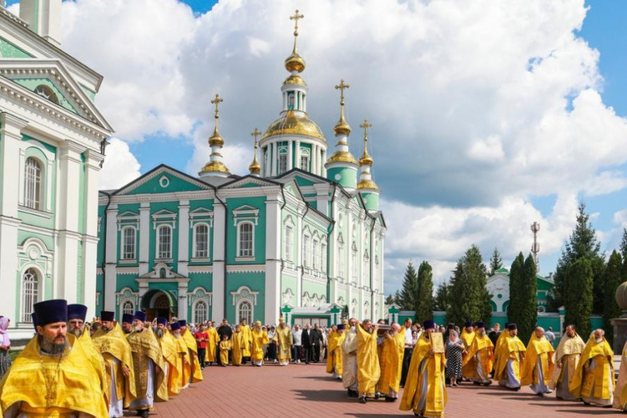 В областном центре прошёл крестный ход с мощами святителя Питирима, епископа Тамбовского