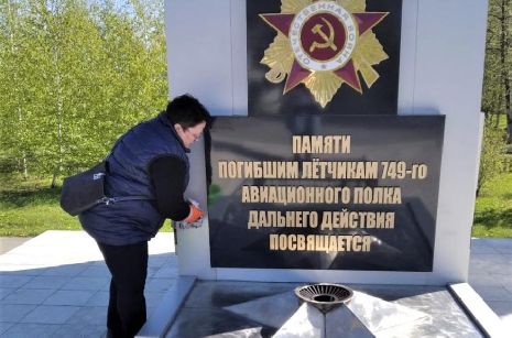 В Рассказовском районе провели субботник возле памятника лётчикам