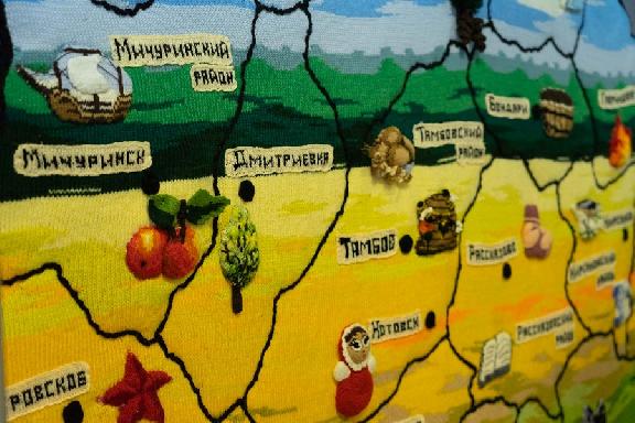 В Державинском презентовали вязаную карту Тамбовской области
